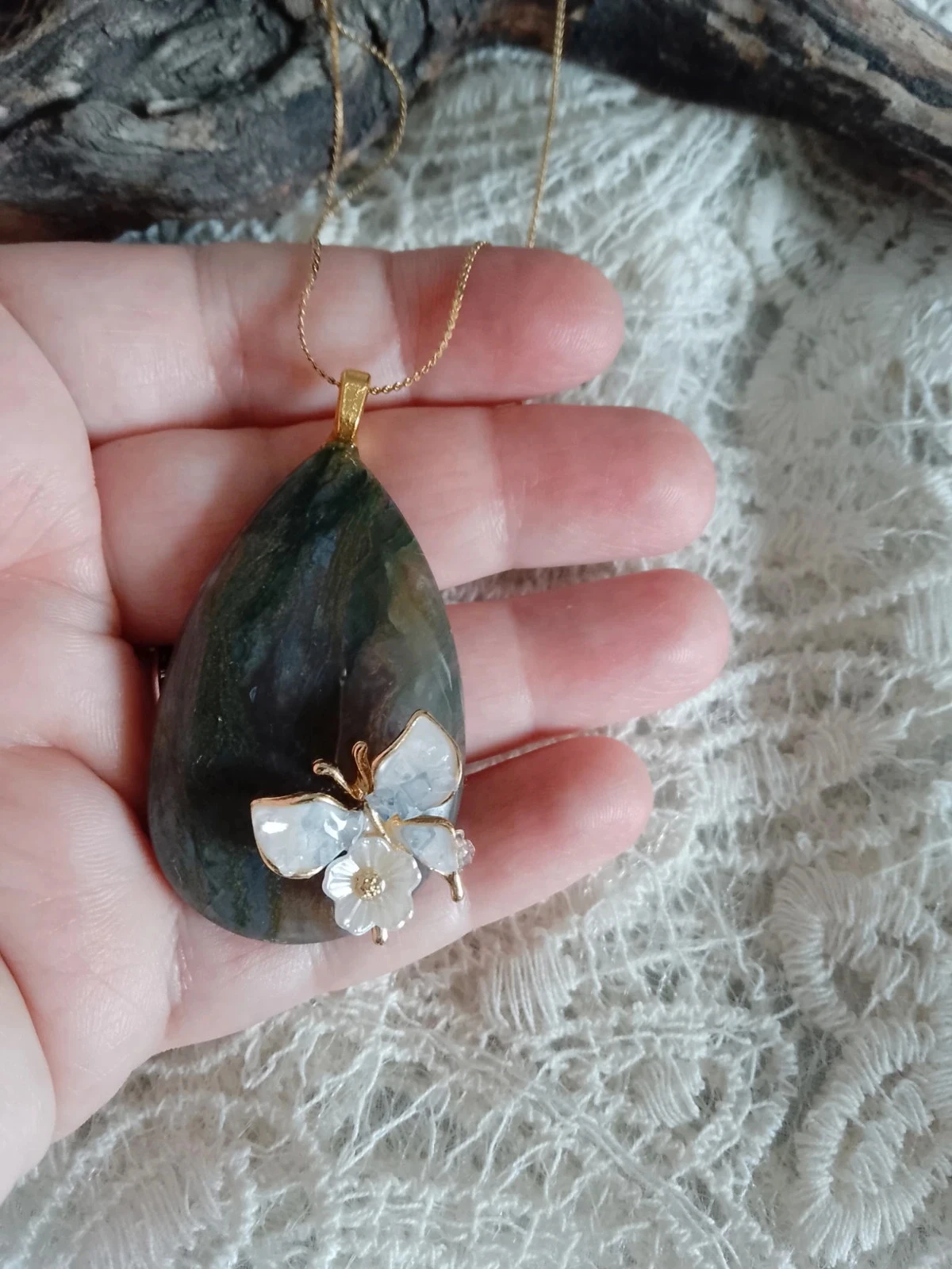 Collier pierre d'agate mousse avec papillon – photo 2